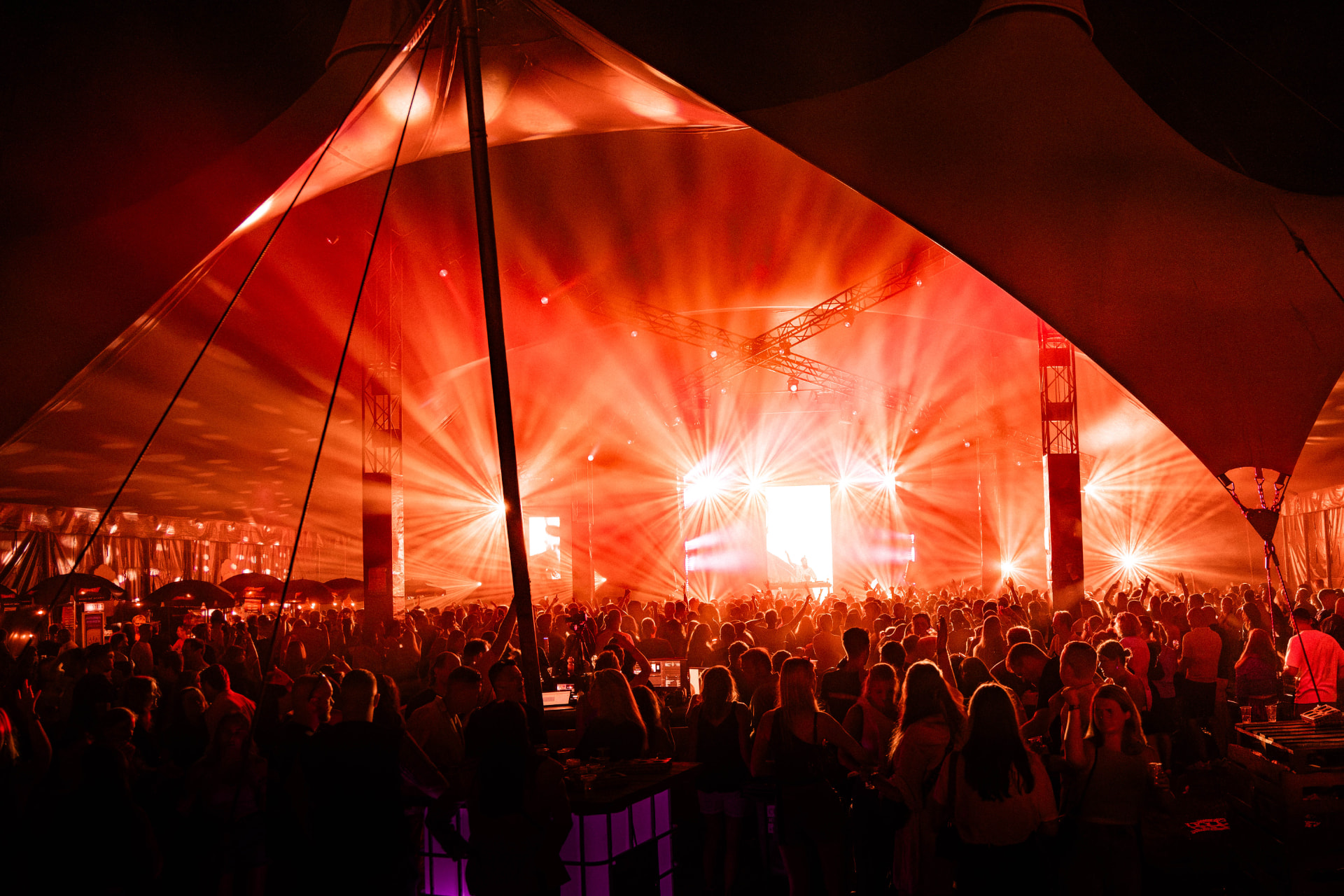 Mainstage tijdens Pearl Village Festival